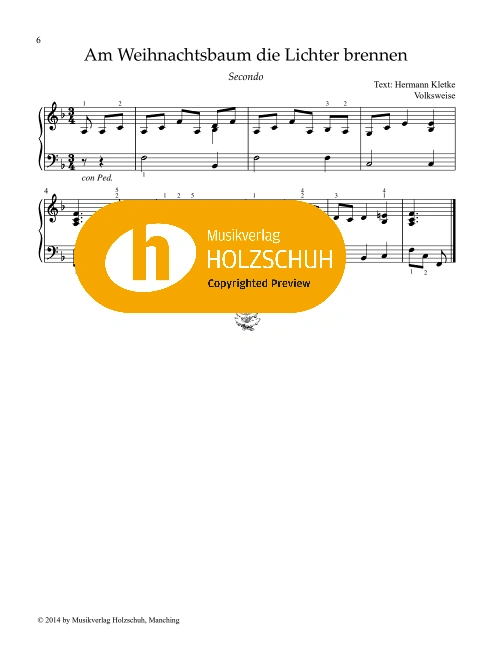 Am Weihnachtsbaum die Lichter brennen